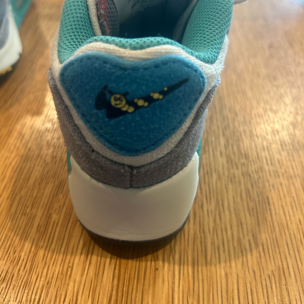 Nike Kids' Gray, Blue, and Yellow Sneakers - Picture 9 of 9